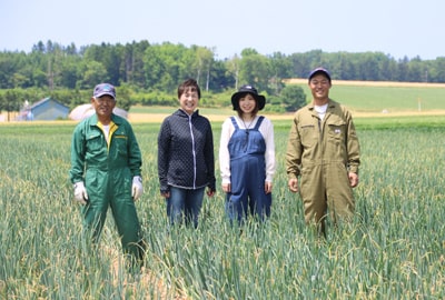 生産者の声（田渕 浩基 さん（右）とご家族）