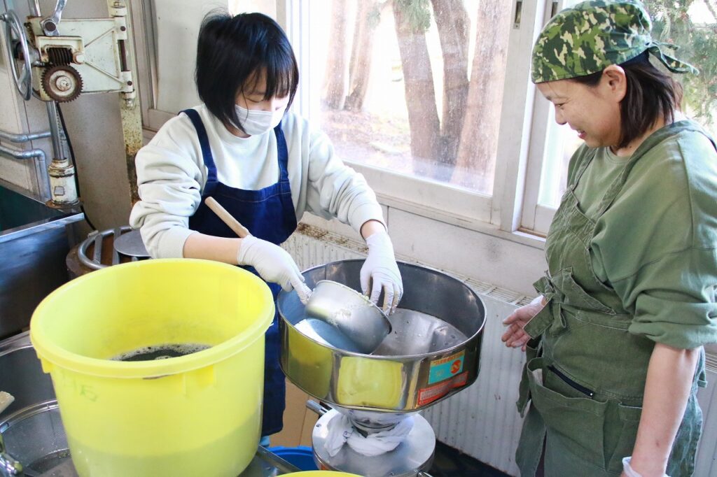 【ＪＡところ通信】農家の奥さんたちによる豆腐作りを取材しました